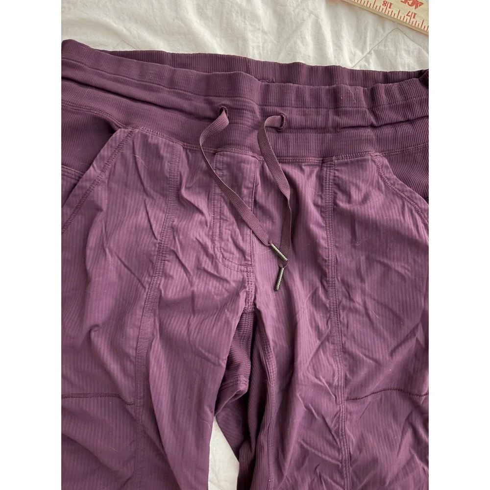 Lululemon Dance Studio Pants 2 Back Pockets Burgundy Women's Size 6